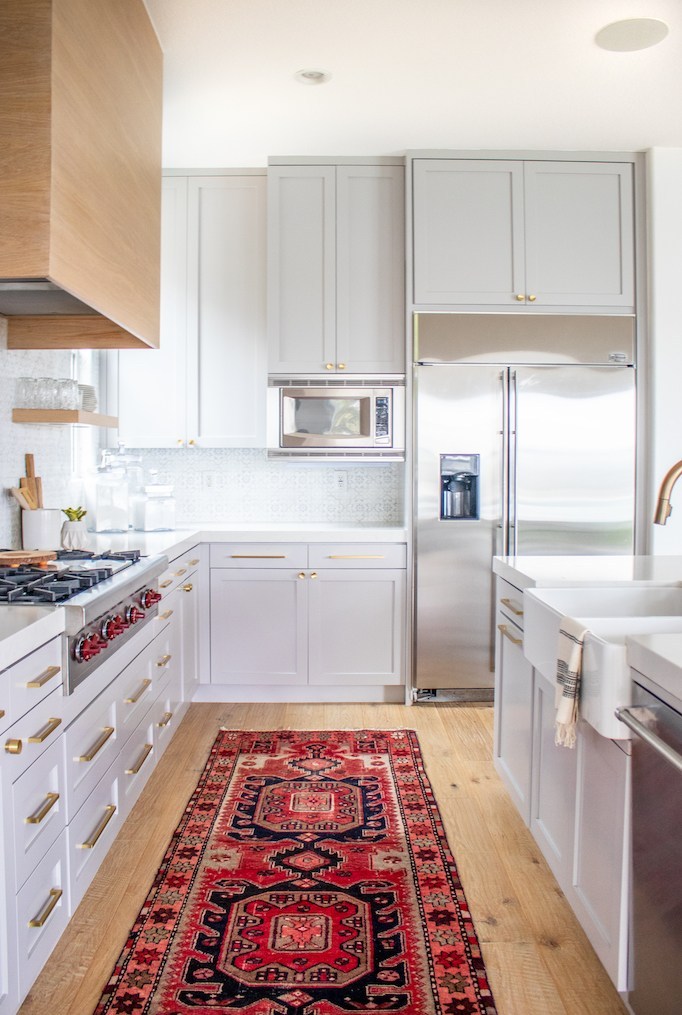 Q A Mixing Metals In The Kitchen, Kitchen Hardware With White Cabinets And Stainless Appliances